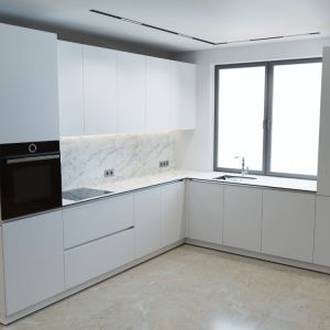 BUCĂTĂRIE DE SERIE — LORRA WHITE HOME